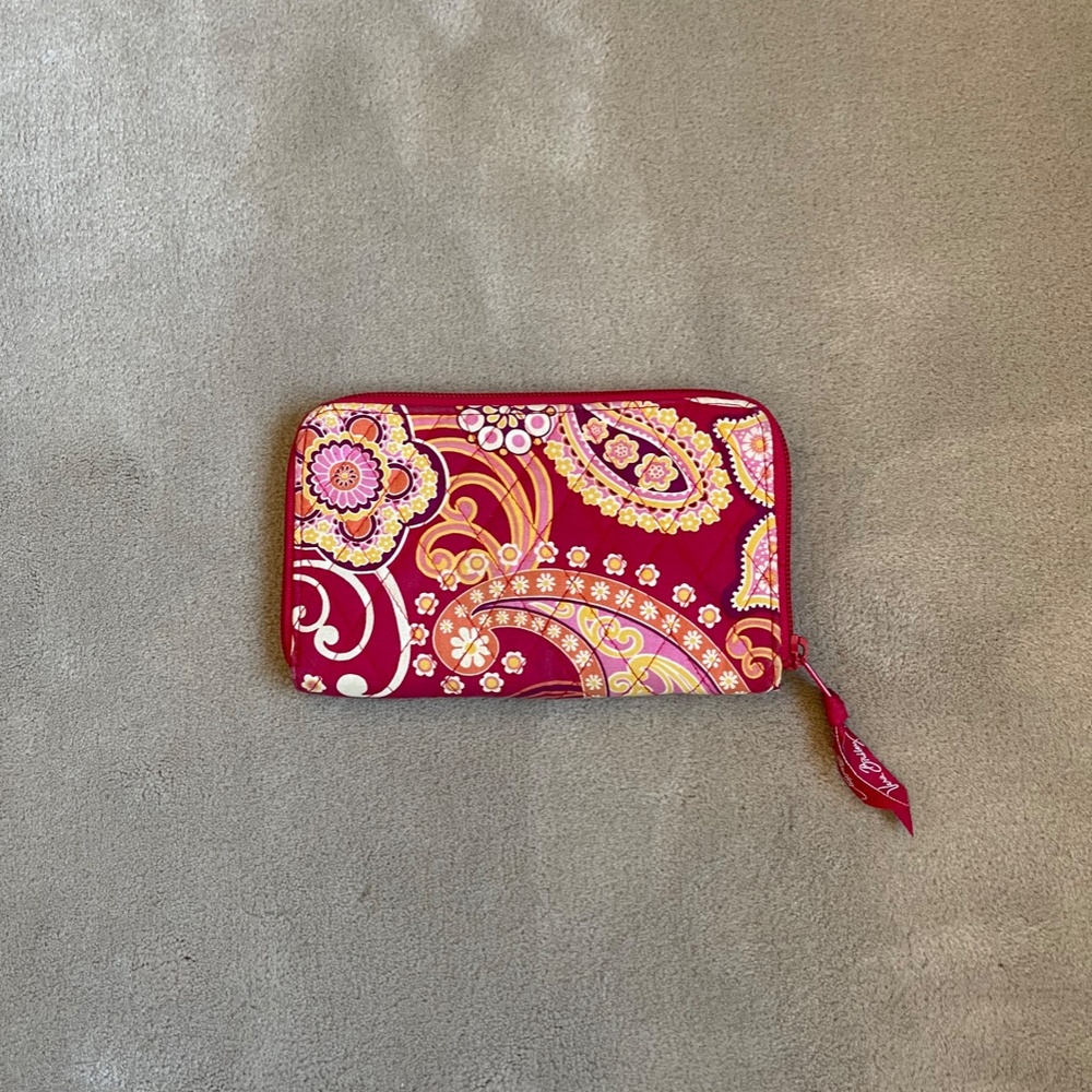 VERA BRADLEY Zip Around Wallet